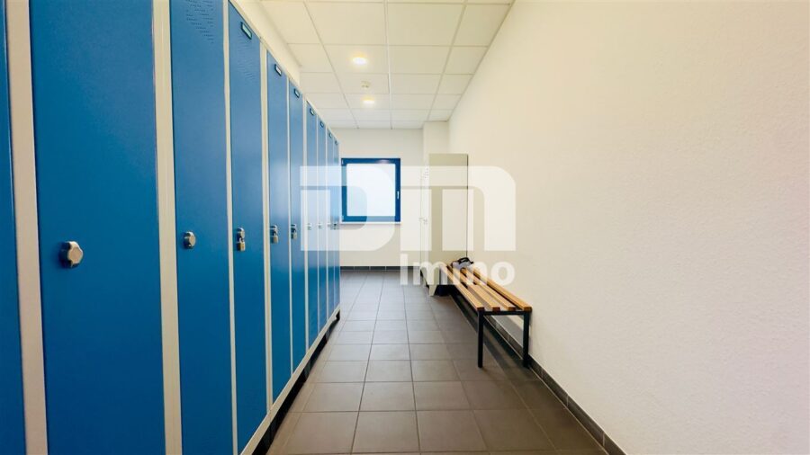 Moderne Produktions- & Lagerhalle mit Bürotrakt / Sozialräumen und Freiflächen in Kassel-Waldau - Bürotrakt Umkleide Damen EG